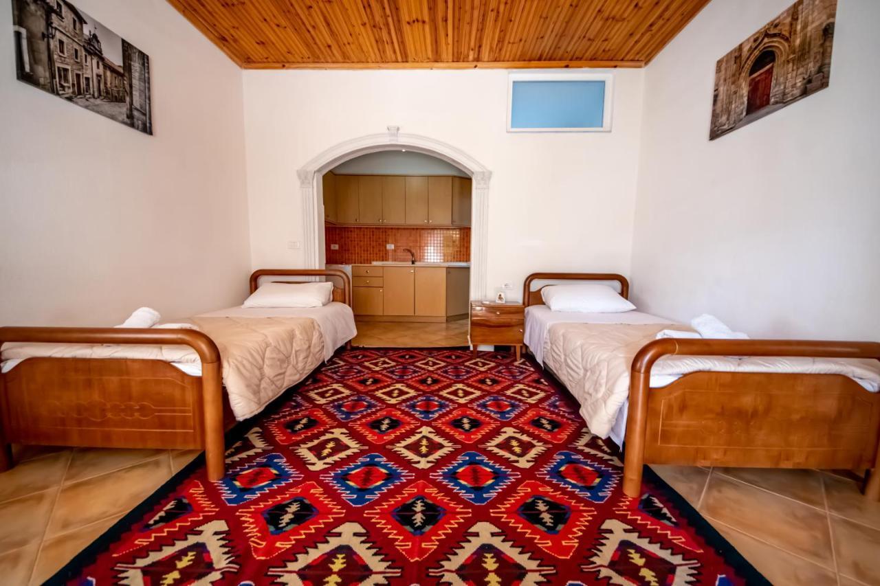 Guest House Garden Gjirokaster Luaran gambar